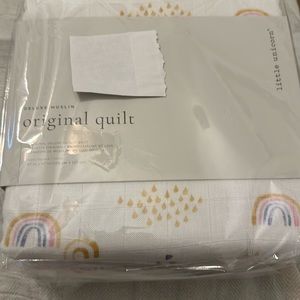 Rainbows and Raindrops deluxe muslin quilt! Brand new!
